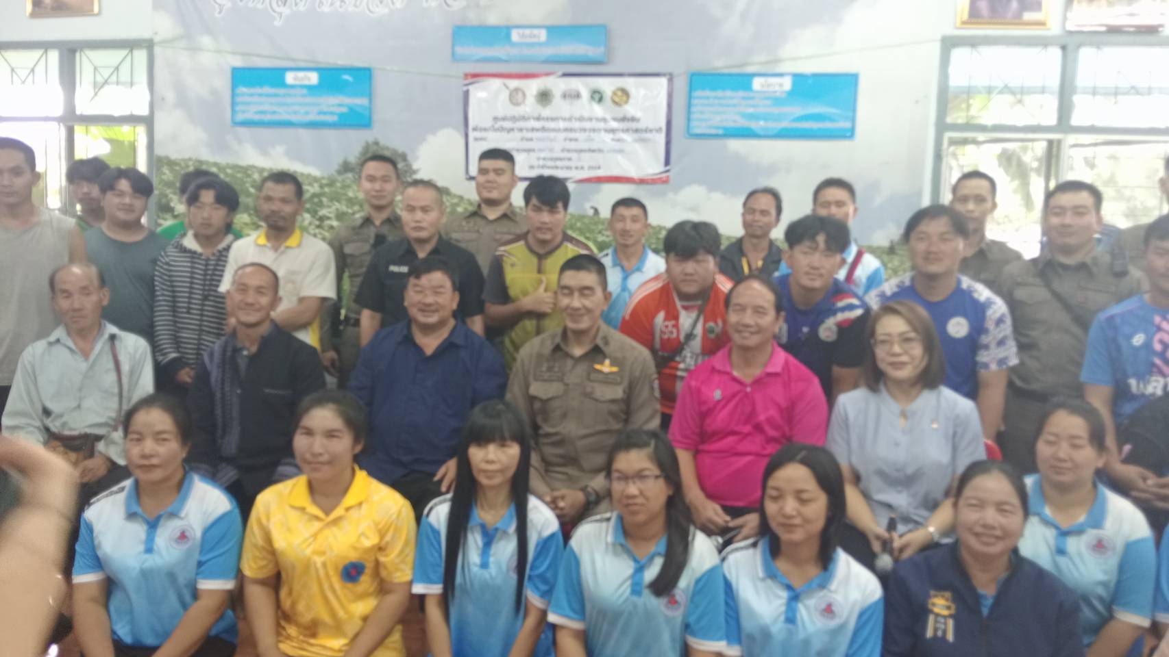 ? ผุ้นำชุนชมและเยาวชนบ้านนาป่าแปกและบ้านมะเขือส้มร่วมโครงการปัองกันและแก้ไข้ปัญหายาเสพติด